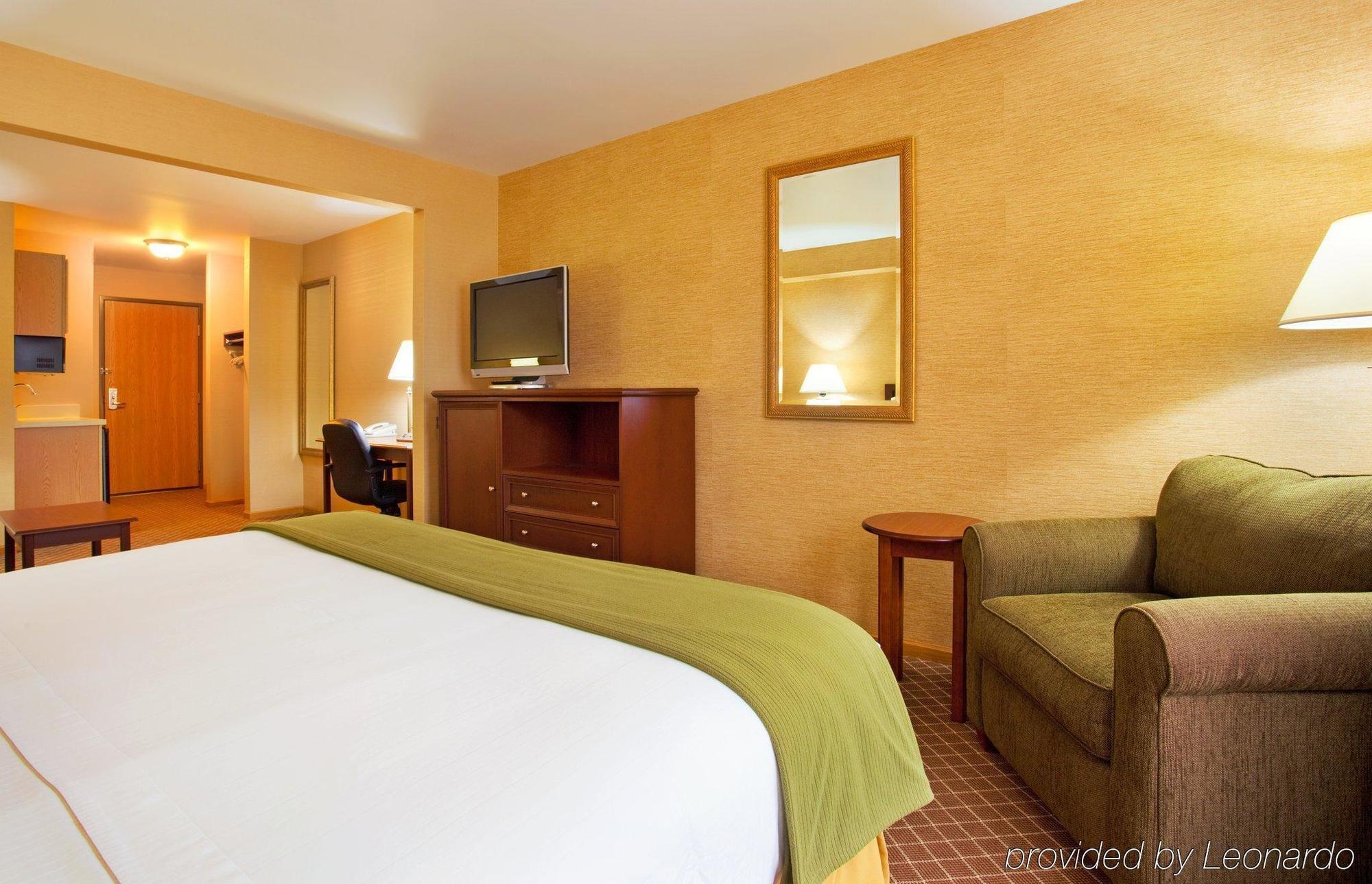 Holiday Inn Express & Suites Iron Mountain, An Ihg Hotel Szoba fotó