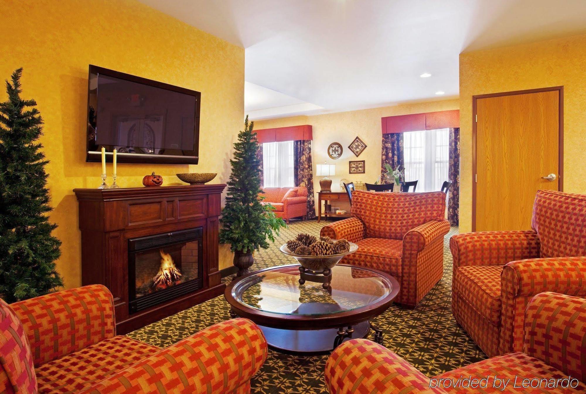 Holiday Inn Express & Suites Iron Mountain, An Ihg Hotel Beltér fotó